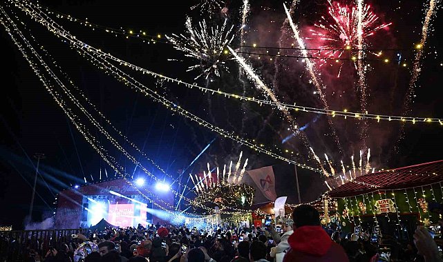 Mersin'de 2026 coşkusu sokaklara taştı