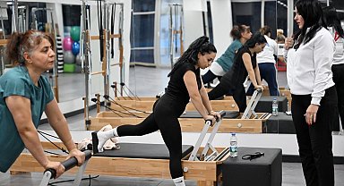 Mersin'de kadınlar reformer pilatesle yenileniyor