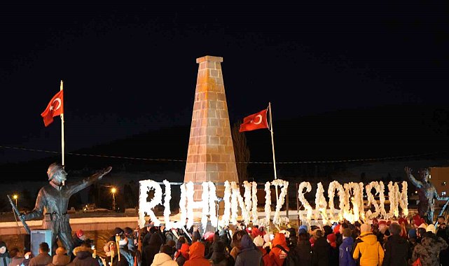 Meşalelerle şehitler için geceyi aydınlattılar