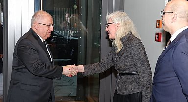 Milli Savunma Bakanı Güler, Türkiye'nin Berlin Büyükelçiliği'ni ziyaret etti