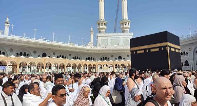 Miraç Kandilinde Kâbe'de mahşerî kalabalık