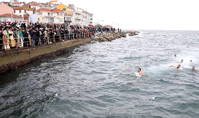 Mudanya Tirilye'de denizden haç çıkarma töreni yapıldı