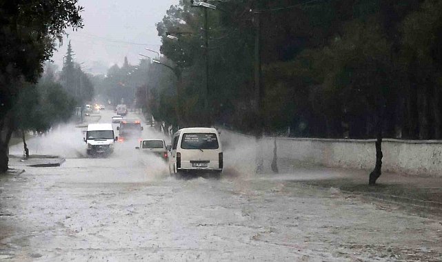 Muğla'da sağanak yağış etkili oluyor