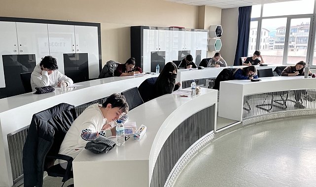 Öğrenci ve velileri sınav heyecanı sardı