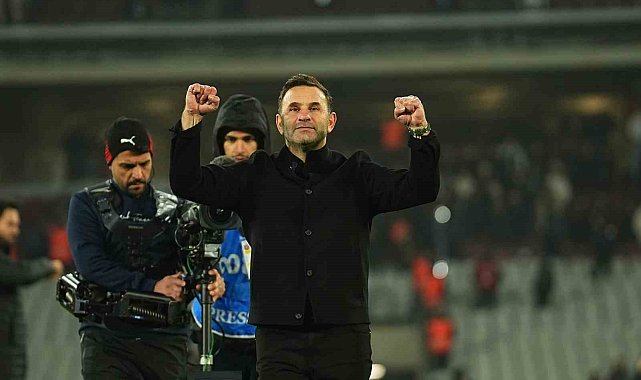 Okan Buruk, taraftarlara 3'lü çektirdi