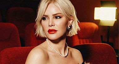 Ömür Gedik'ten sinemadan ilham alan yeni şarkı "Yan Yana"