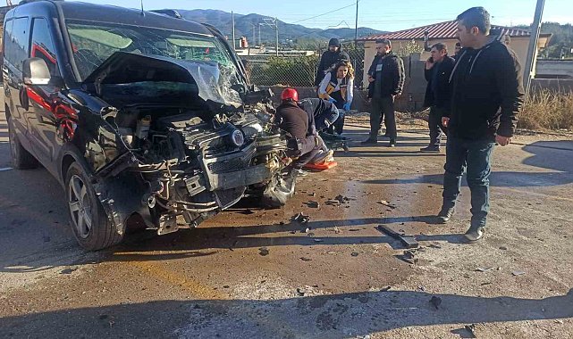 Osmaniye'de servis minibüsü ile hafif ticari araç çarpıştı: 7 yaralı