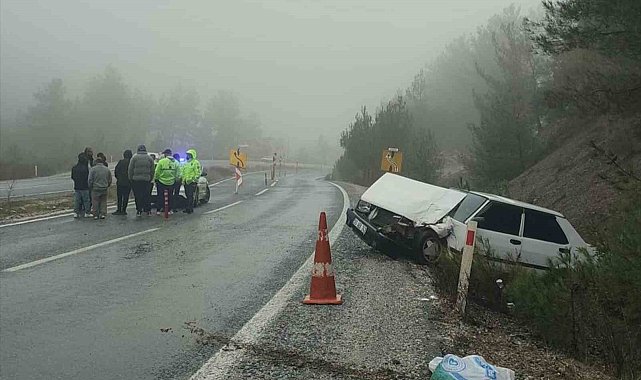 Otobüs ile Tofaş otomobil çarpıştı