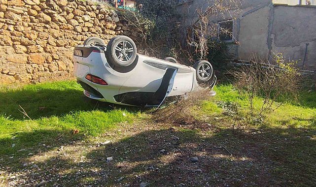 Otomobil boş araziye yuvarlandı: 4 yaralı
