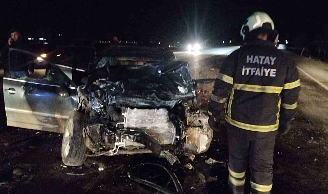 Otomobil ile minibüs kafa kafaya çarpıştı: 1 ölü, 6 yaralı