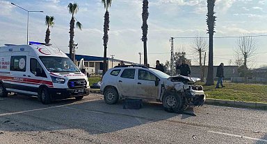 Otomobil ile üç tekerlekli motosiklet çarpıştı: 1 ölü