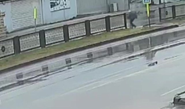 Otomobilin çarpması ile savrulan yaşlı adam hayatını kaybetti