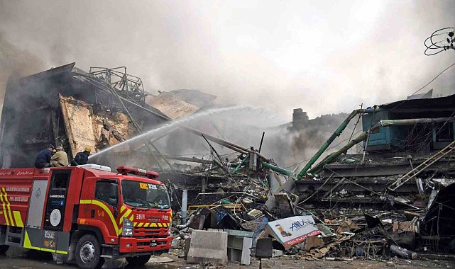 Pakistan'da AVM yangınında can pazarı: Alevlerden kaçarken metrelerce yüksekten yere çakıldı