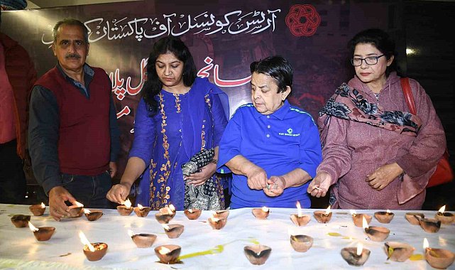 Pakistan'daki AVM yangınında can kaybı 67'ye yükseldi