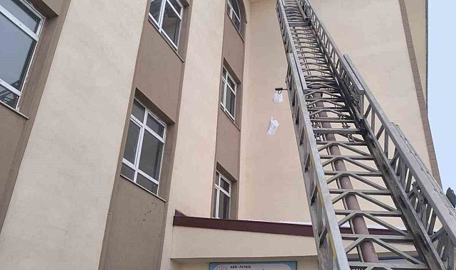 Patnos'ta buz sarkıtlarına karşı uyarı
