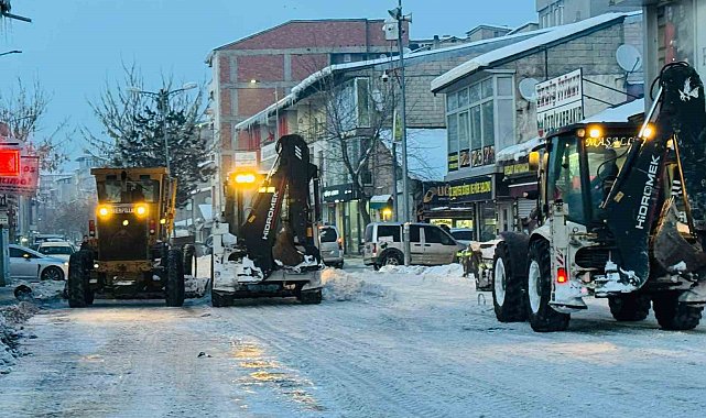Patnos'ta kar yağışının ardından temizlik seferberliği