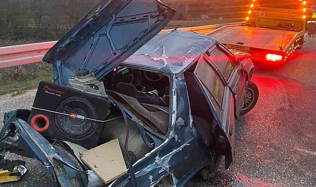 Pınarhisar'da otomobil bariyerlere çarpıp takla attı: 3 yaralı