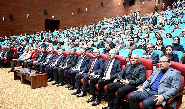 Rektör Prof. Dr. Demir üniversite personelleri ile bir araya geldi