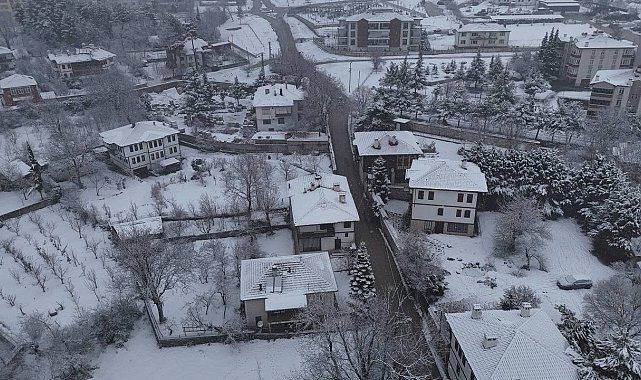 Safranbolu'da kar yağışı tarihi konakları yeniden beyaza bürüdü