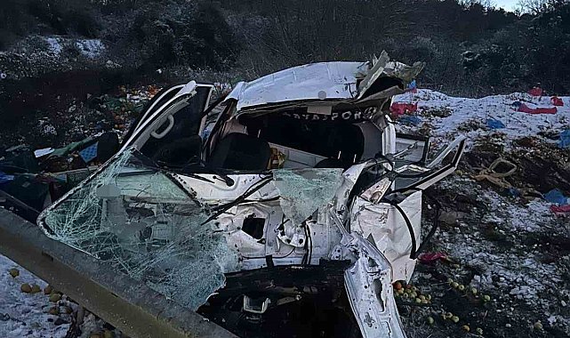 Sakarya'da kamyonet takla attı: Baba ve oğlu yaralandı