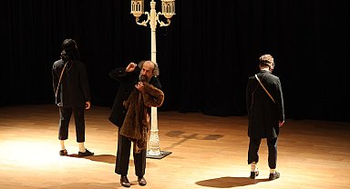 Sakarya'da 'Carmen' tiyatroseverlerden alkışları topladı