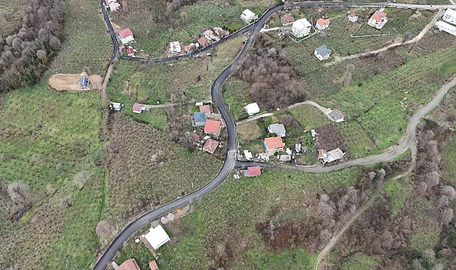 Sakarya'da mahallesi sakinlerinden asfalt teşekkürü