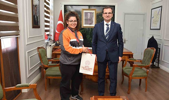 Salihli Kaymakamı Güldoğan, Türkiye Şampiyonu öğrenciyi ağırladı