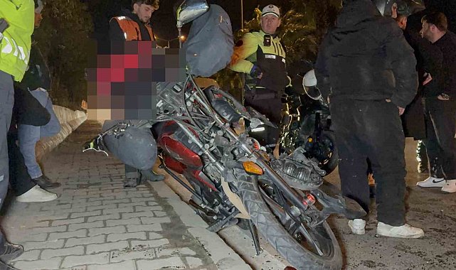 Samsun'da motosiklet servis minibüsüne çarptı: 1 yaralı