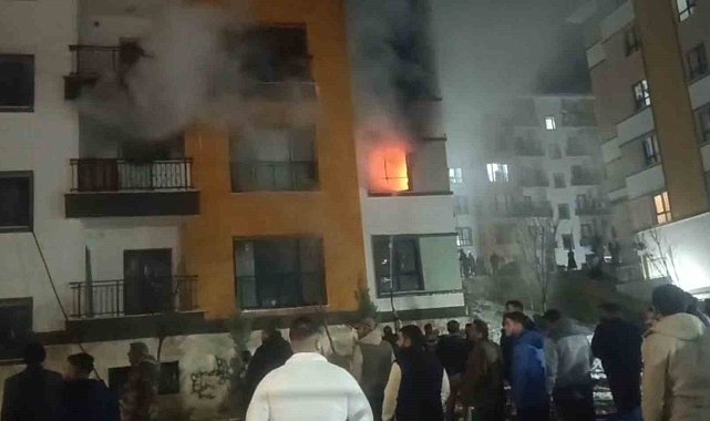 Şanlıurfa'da yangın paniği: Mahsur kalanları itfaiye ekipleri kurtardı