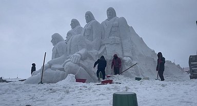 Sarıkamış'ta kardan heykellerin yapımı tamamlandı