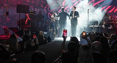 Sibel Can zarafetiyle göz kamaştırdı