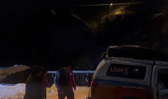 Siirt'te UMKE ekipleri kar ve tipiye rağmen hastalara yetişmeye çalışıyor