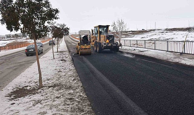 Siirt'te yol ve bakım çalışmaları aralıksız sürüyor