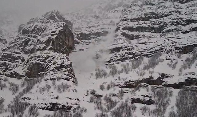 Şırnak'ta çığ düşme anı kamerada
