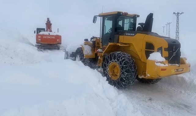 Şırnak'ta karla mücadele çalışmaları devam ediyor