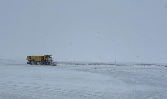 Şırnak'ta uçuşlara kar engeli
