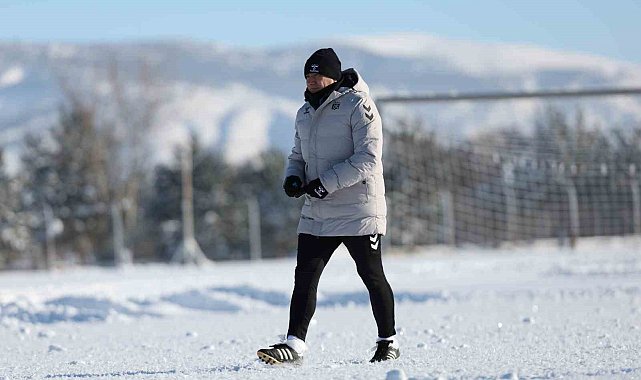 Sivasspor eksi 15 derecede idman yaptı