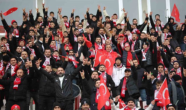 Sivassporlu taraftarlar, Amed Sportif Faaliyetler maçına ilgi gösterdi
