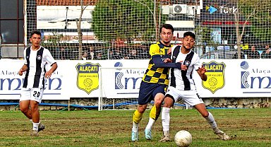 Süper Amatör'de Yerel Derbi Berabere Bitti: Alaçatıspor - Çeşme Belediyespor 2-2