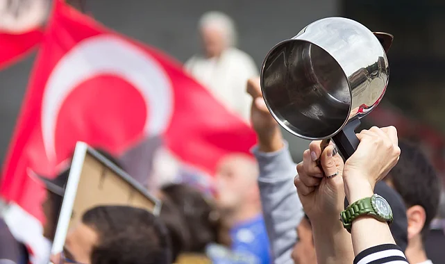 TBMM kararına karşı ülke genelinde eylem... DEV EMEKLİ-SEN emekli hakları için nöbette
