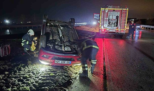 Ters dönen otomobildeki 2 kişi yaralandı