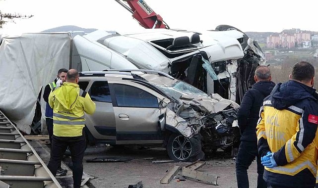 Tır karşı şeride geçip araçlara daldı: 1 ölü, 3 yaralı