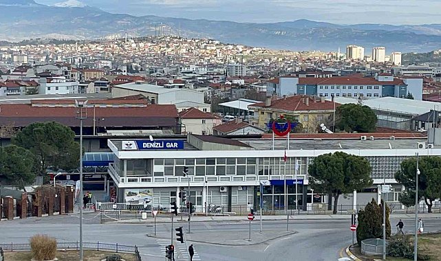 Tren garı önünde unutulan valiz bomba paniğine neden oldu