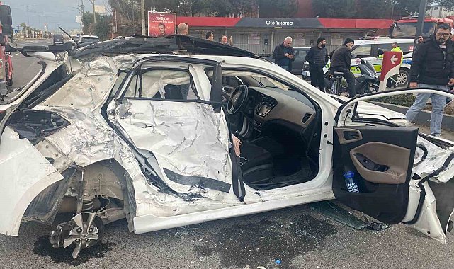 Turgutlu'da yolcu otobüsü ile otomobil çarpıştı: 3 yaralı