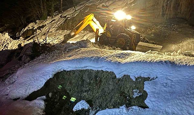 Türkeli'de heyelandan kapanan yol yeniden ulaşıma açıldı
