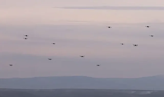 Türkiye'de ilk! Sürü İHA'lar gerçek mühimmatla hedefi vurdu