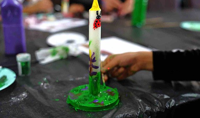 Üç kuşak mum boyama atölyesinde buluştu