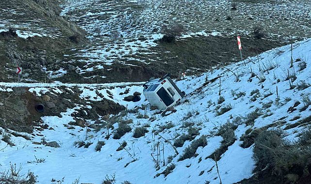 Uçuruma yuvarlanan araçta 2 kişi ölümden döndü