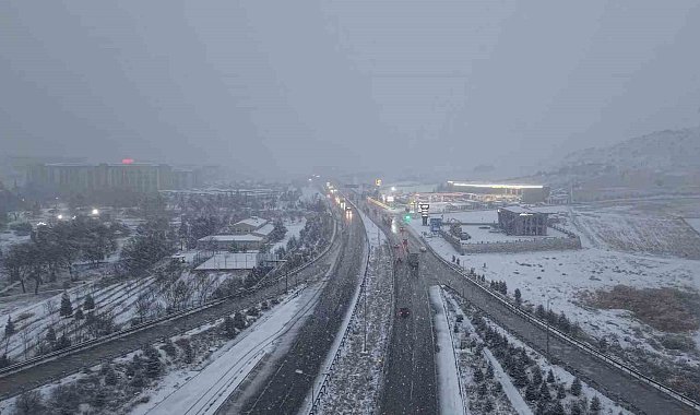 Ulaşımda 43 ilin geçiş güzergahı Kırıkkale'de kar yağışı etkili oldu
