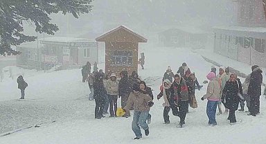 Uludağ'da kar kalınlığı 60 santimetreyi geçti